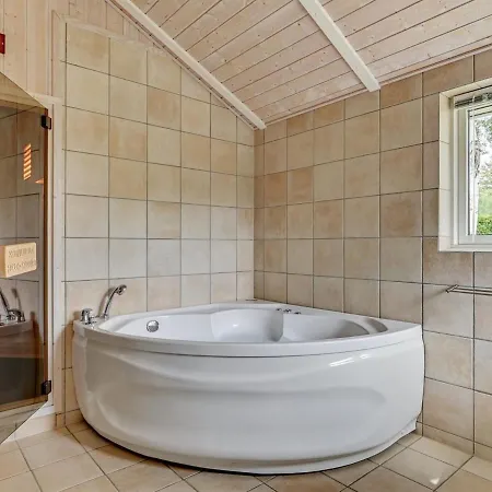 Holiday home Tashina - 200m From The Sea In Djursland And Mols By Interhome *